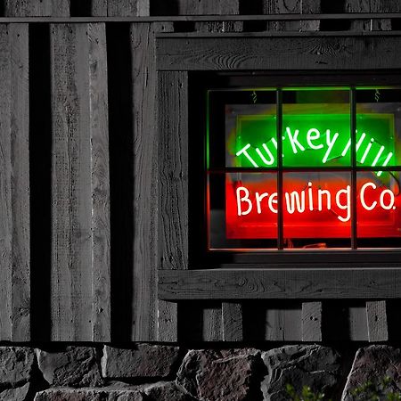 The Inn At Turkey Hill Блуумсбърг Екстериор снимка